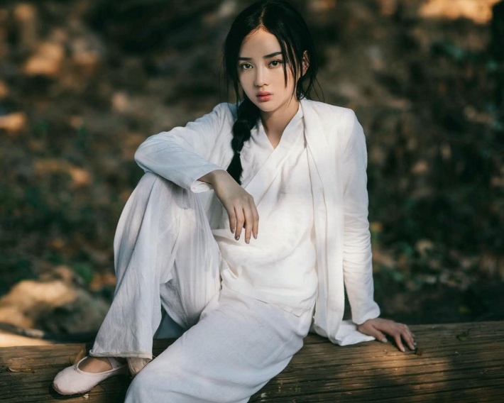 古风美女户外写真桌面壁纸下载