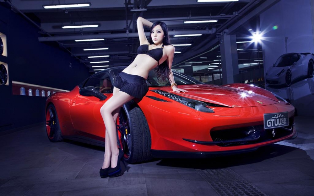 比基尼长腿美女壁纸