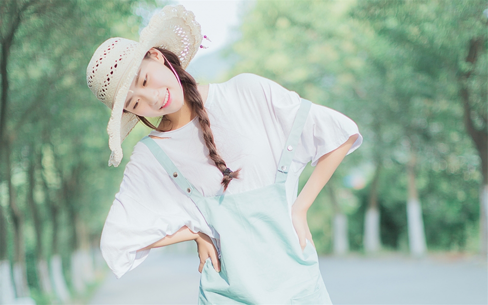 夏日青春活力性感美女桌面壁纸