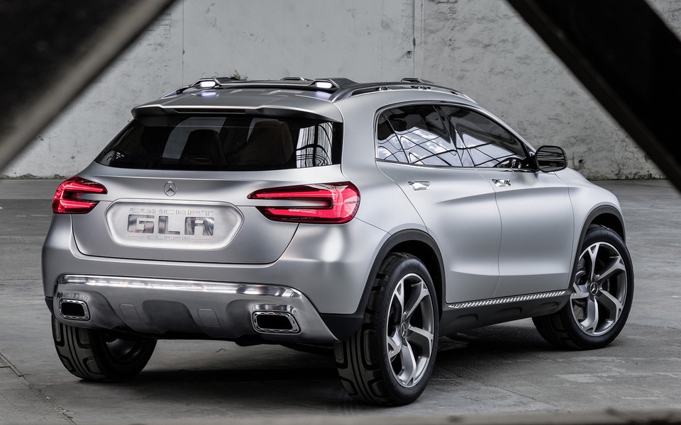 Mercedes-Benz 奔驰 GLA 宽屏壁纸