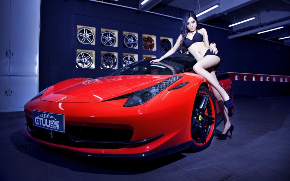 比基尼长腿美女壁纸