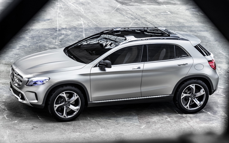 Mercedes-Benz 奔驰 GLA 宽屏壁纸