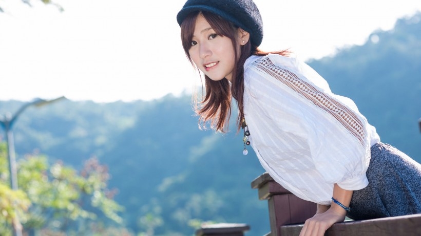 可爱邻家美女桌面壁纸