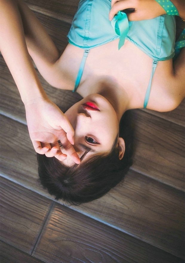 清纯可爱娇嫩私房性感美女图片