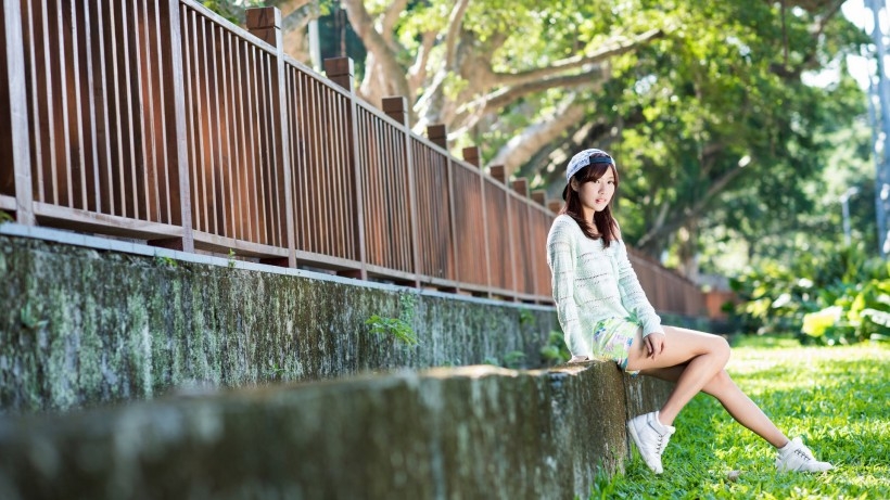 可爱邻家美女桌面壁纸