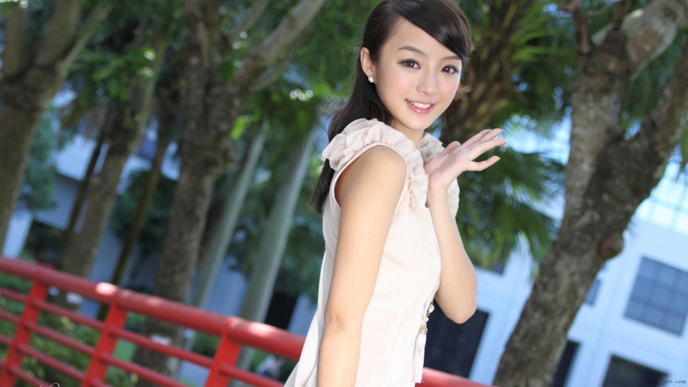 青春靓丽黄诗思壁纸