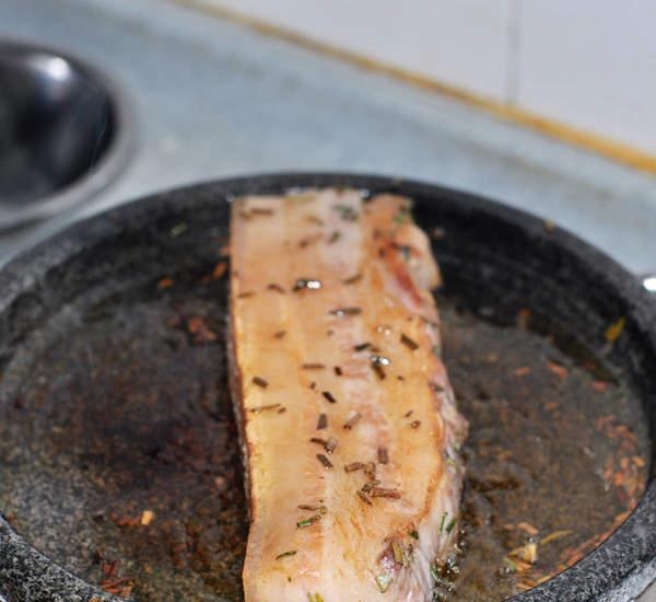 迷迭香煎肉 海洋之露让春日提神