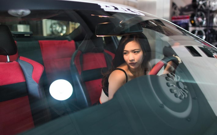 美女车模坐拥飘移小伙86壁纸
