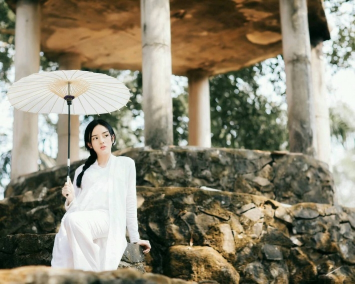 古风美女户外写真桌面壁纸下载