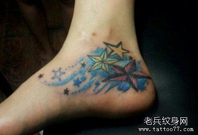 女孩子脚部好看的五芒星与五角星纹身图片