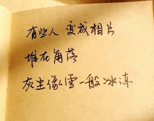 温和的面具下，是一张哭花了的脸