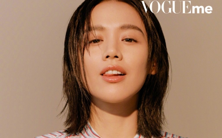 新生代影后周冬雨马思纯春夏杂志写真图片