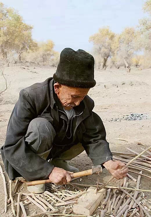 这才叫烤串 你吃的那个只能算牙签肉