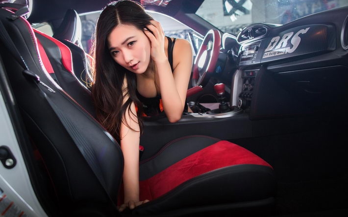 美女车模坐拥飘移小伙86壁纸
