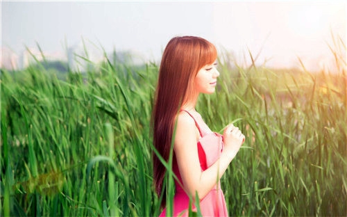 充满诗意的清纯美女图片