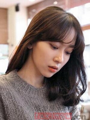 苹果脸女生适合发型  简单设计超显美