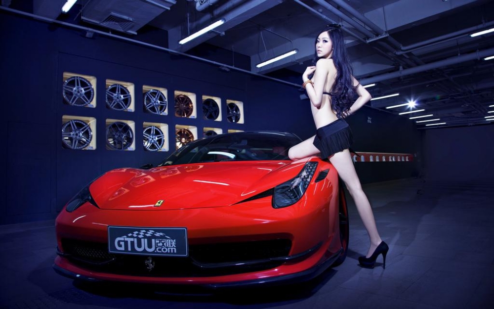 比基尼长腿美女壁纸