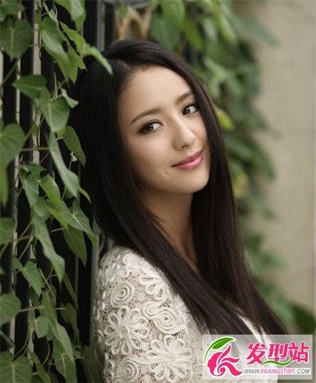 女神气质长直发发型  简约中分直发