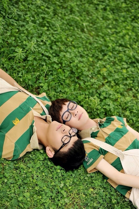 一对gay的结婚照，那个小受太美了！