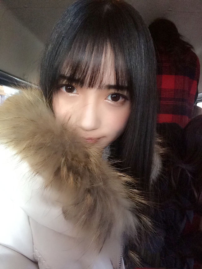 长发飘飘的赵嘉敏 蛾眉皓齿