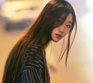 长发气质魅力女神微信女生头像
