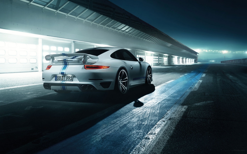2014年保时捷911 Turbo汽车桌面壁纸