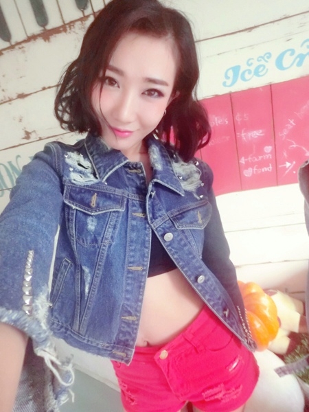 漂亮的明骏女孩私房写真大曝光
