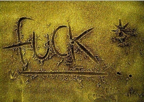 带FUCK文字治愈系伤感意境图片
