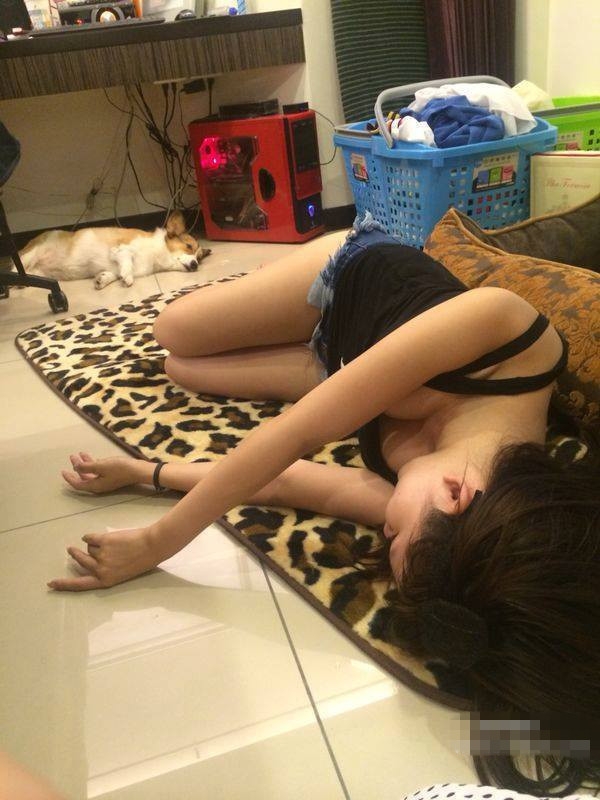 老婆下班回来太累了 衣服都不洗了