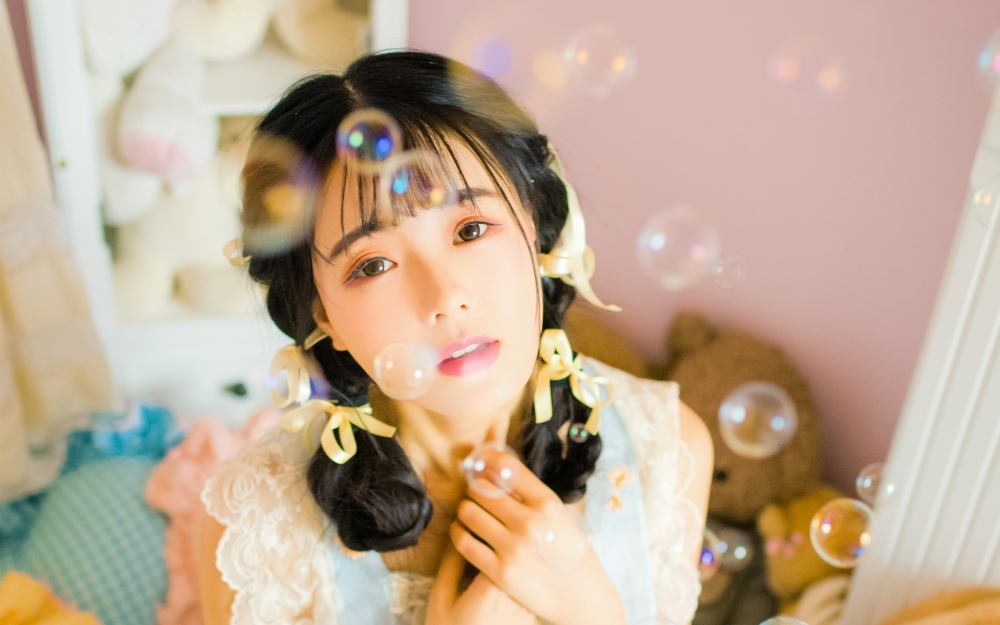 清纯美女唯美梦幻写真高清桌面壁纸