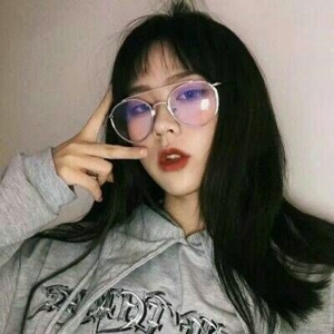 气质长发帅气美女微信头像