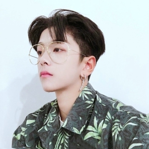 超帅的小清新95后男生头像