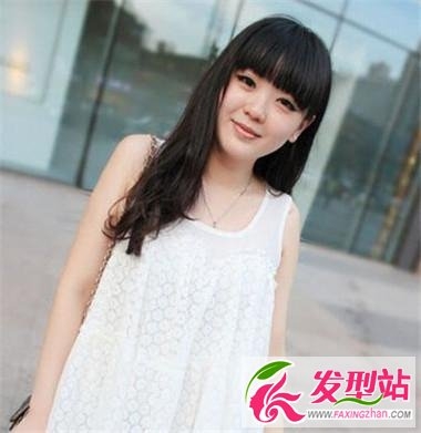 长发女生俏丽时尚卷发 精彩美长发展现最美一面