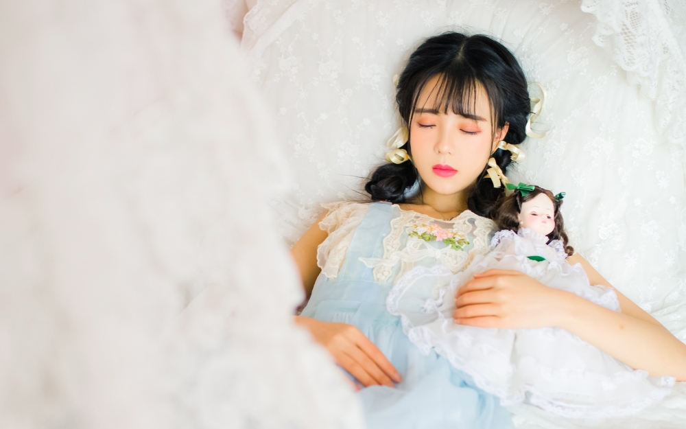 清纯美女唯美梦幻写真高清桌面壁纸
