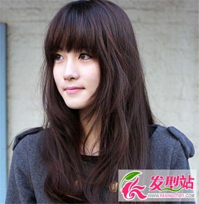 百变长发女生 尽显百变气质魅力