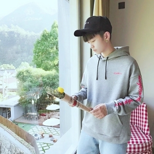 超帅的小清新95后男生头像