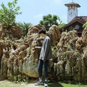 超帅的小清新95后男生头像