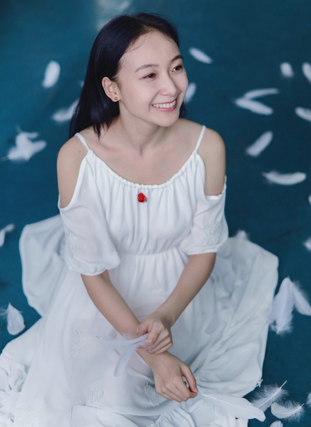长发可爱清纯迷人性感美女写真