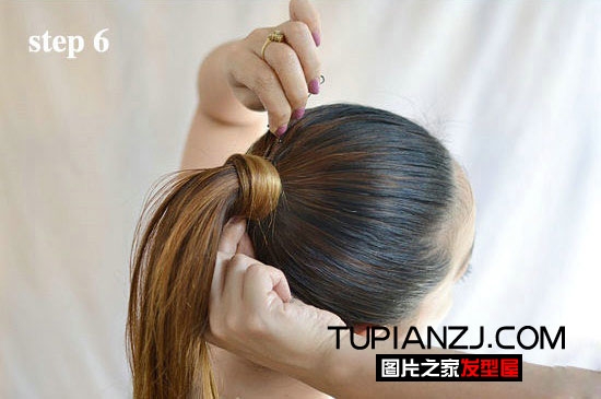 直发怎么扎好看 魅力马尾七步搞定