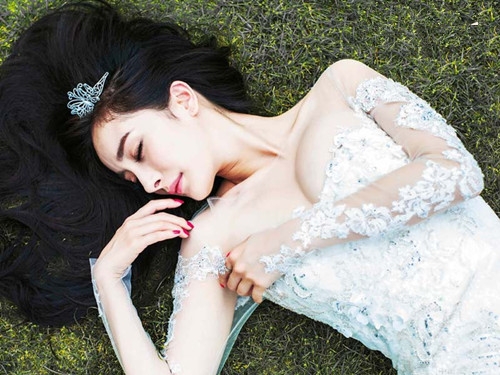 帅气刘恺威和美丽杨幂荧屏照片