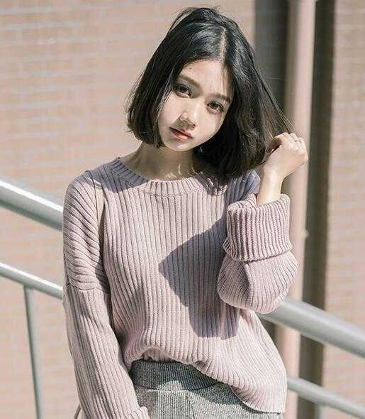 女神级中分短发内扣发型图片