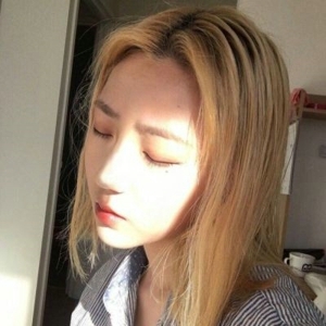 气质长发帅气美女微信头像
