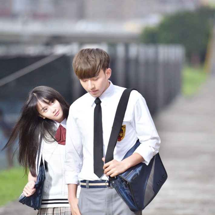 黄灿灿《半熟少女》宽屏壁纸