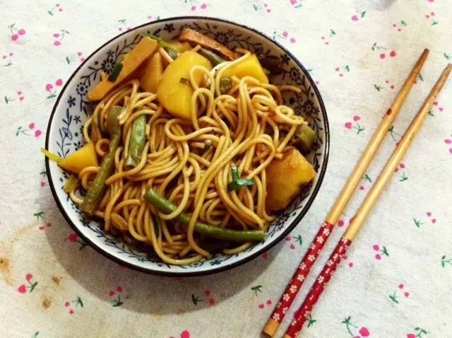这一碗焖面“迷倒”99%的北方人