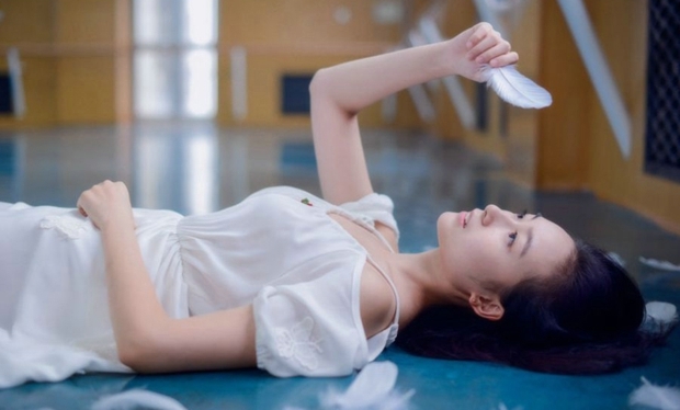 长发可爱清纯迷人性感美女写真