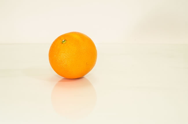 一个新鲜橙子图片