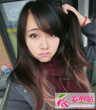 女生时尚斜刘海发型 中长发女生的修颜最佳利器