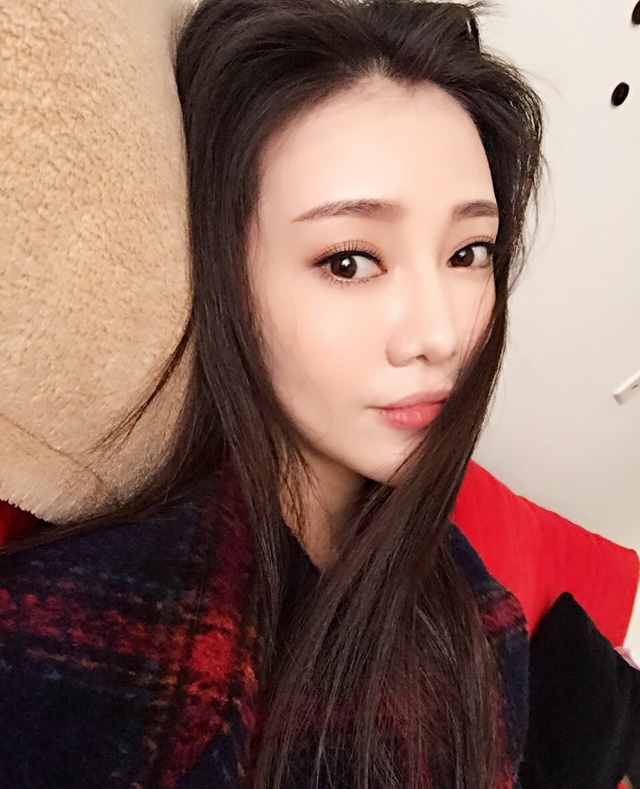 郭芮溪自拍照粉嫩萌呆