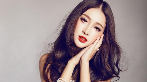 甘婷婷性感红唇写真桌面壁纸