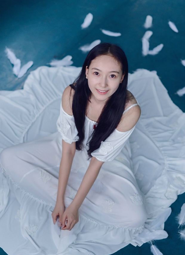 长发可爱清纯迷人性感美女写真